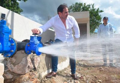 b_400_0_16777215_00_images_2020_agosto_progreso_julian-checando-bomba-de-agua.jpg