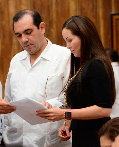 b_400_0_16777215_00_images_julio_yucatan_congreso_felipe-y-janice.jpg