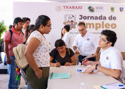 b_400_0_16777215_00_images_noviembre_yucatan_feria-del-empleo-uman-3.jpg