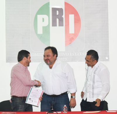 b_400_0_16777215_00_images_noviembre_yucatan_pri_delegado-cen-yucatan-2.jpg