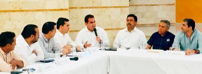 b_400_0_16777215_00_images_octubre_yucatan_dialogo-con-empresarios-1.jpg