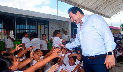 b_400_0_16777215_00_images_septiembre_progreso_julian-visita-escuela-1.jpg